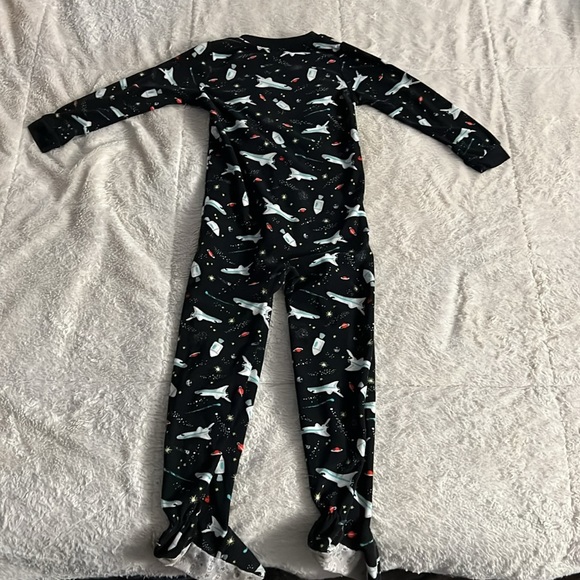 Carters full piece pjs - size 6 - Picture 5 of 5